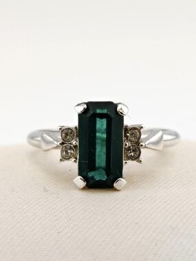 NWOB 1976 Avon Park East Faux Emerald & Rhinestones Silver Tone Fashion Adj Ring